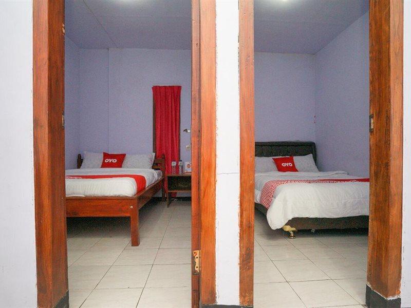 Oyo 2120 Pieter Homestay Bromo Probolinggo Buitenkant foto