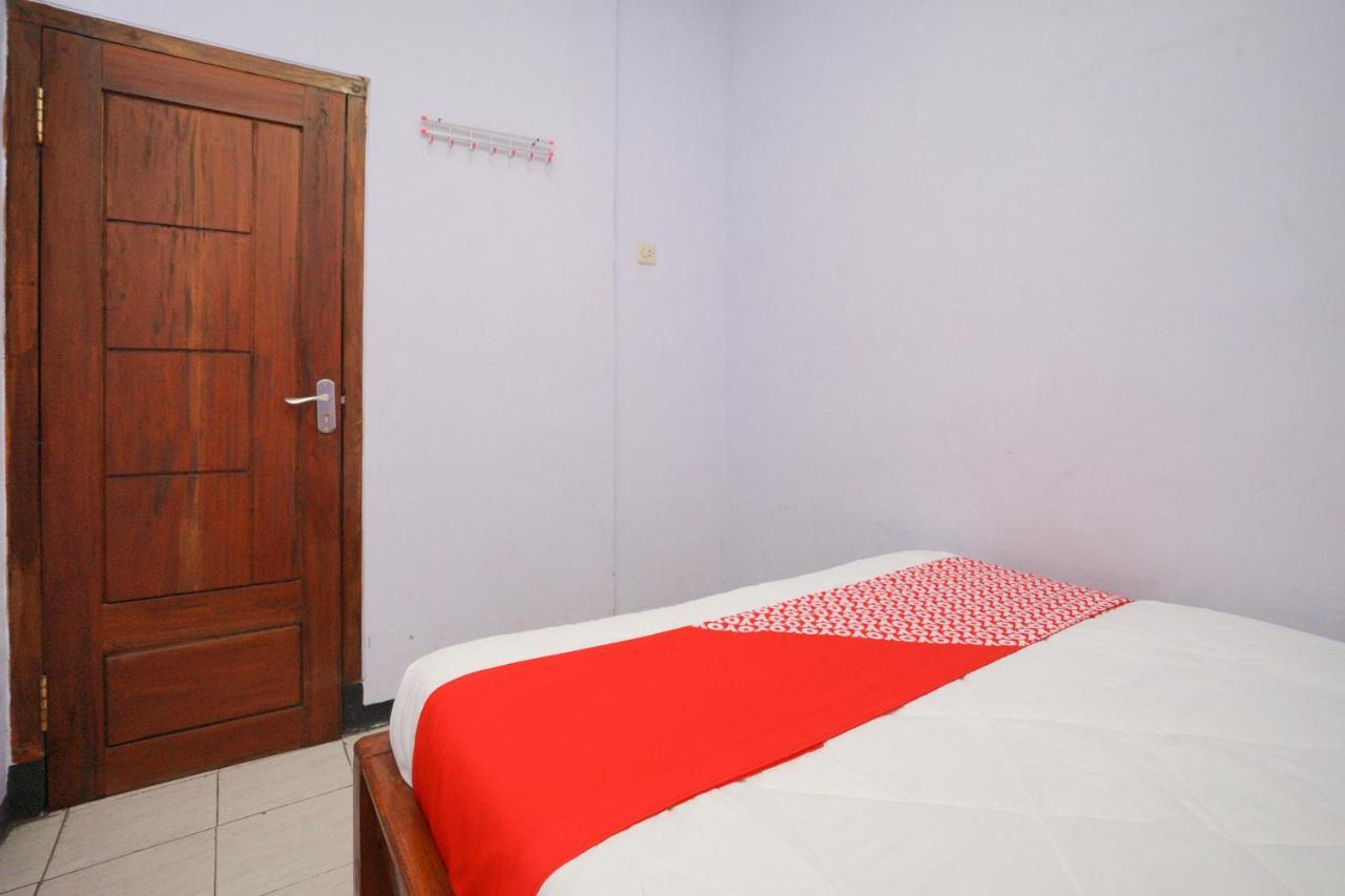 Oyo 2120 Pieter Homestay Bromo Probolinggo Buitenkant foto